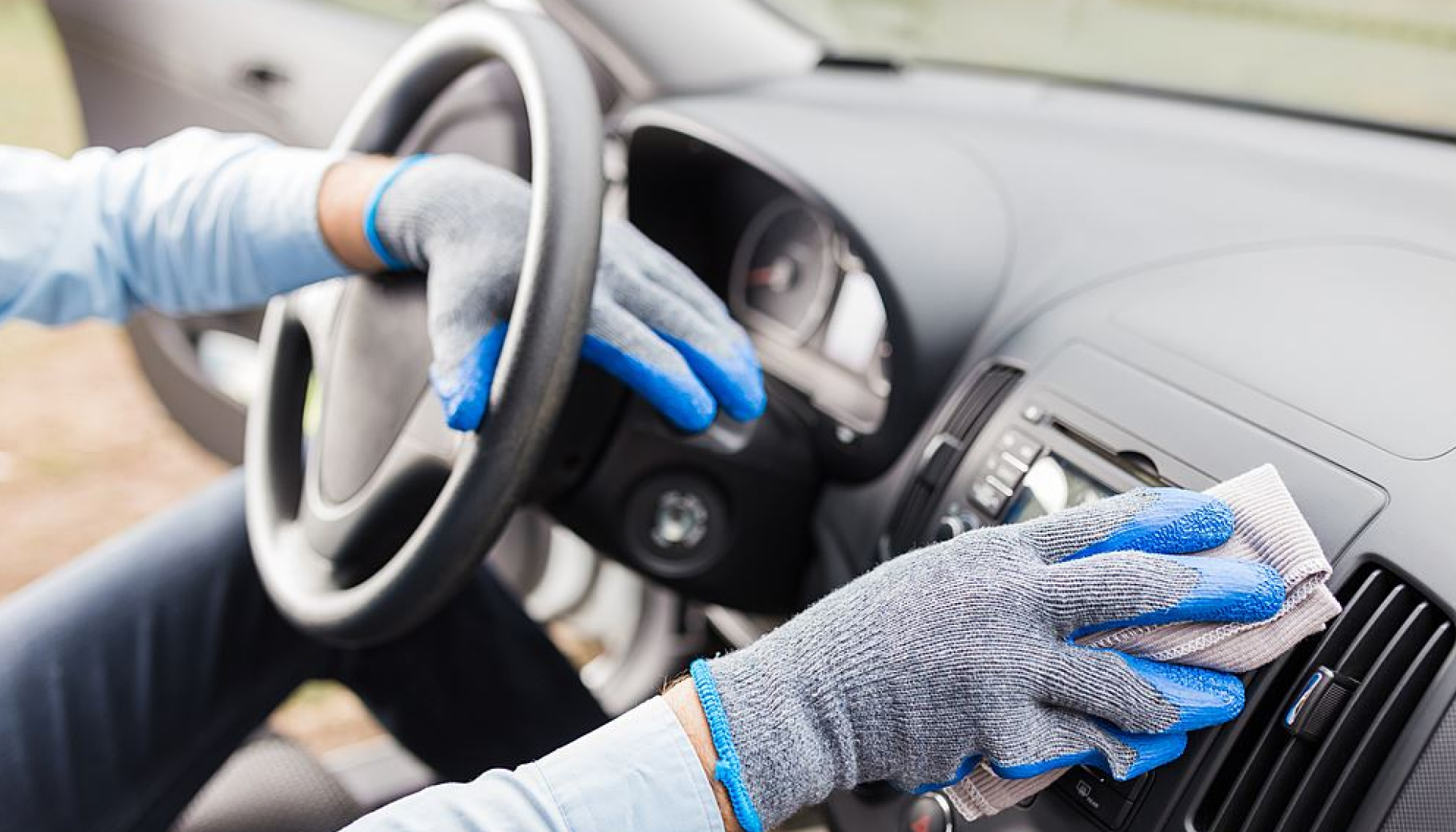 Sauberer Auto-Innenraum nach professioneller Reinigung